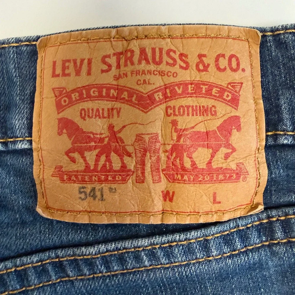 Levis 541 Athletic Taper Men Jeans 44x32 Medium Wash Blue Stretch Denim 28951614